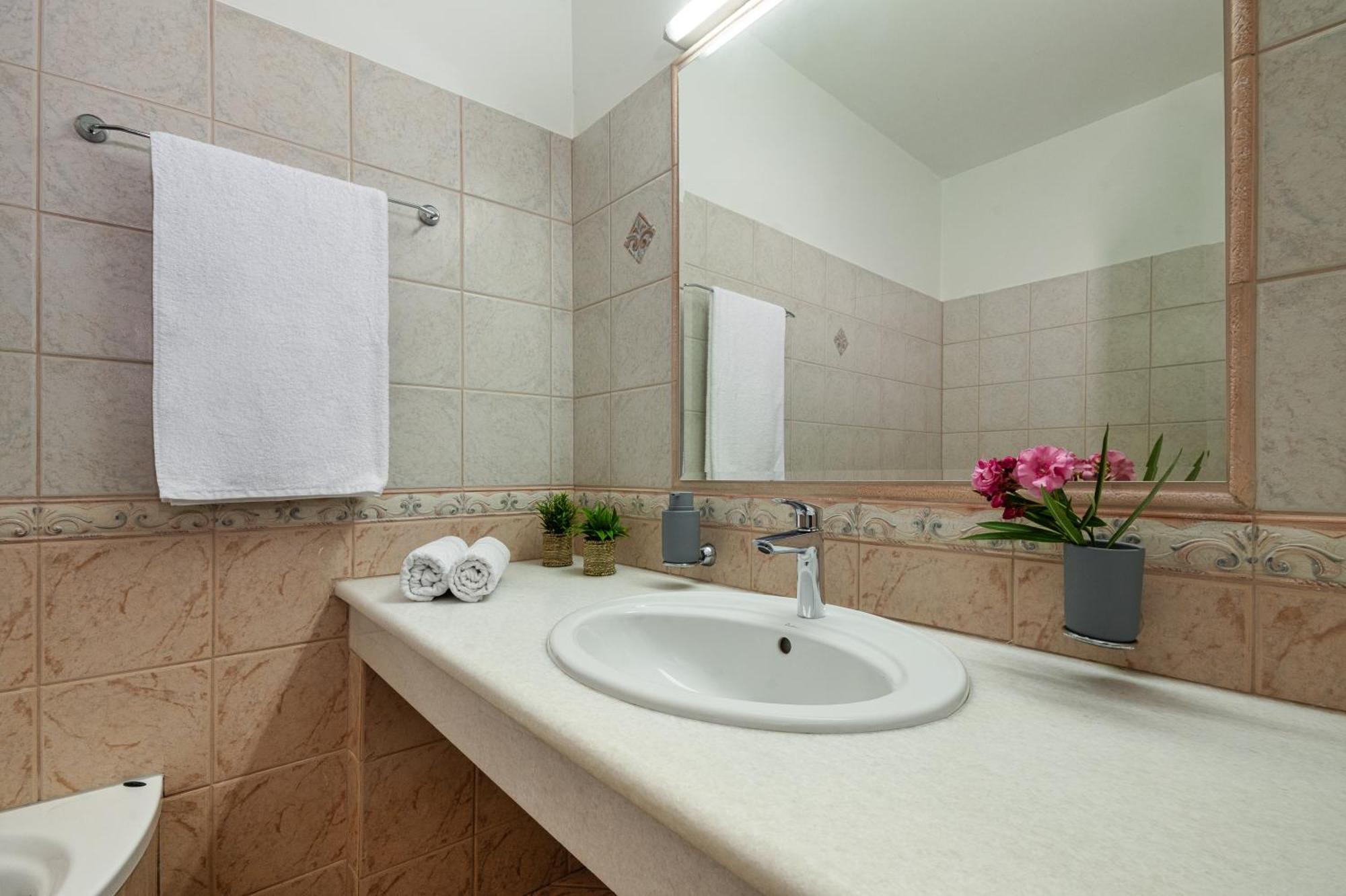 Villa Mariani II - In Lothiarika, Newly Renovated June 2024, Private Pool, Lindos 10 Min, Beach 120M Лардос Екстер'єр фото